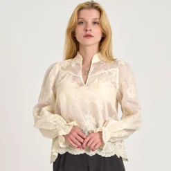 Angel embroidery blouse