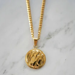 Armor necklace