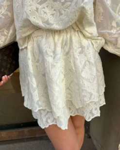 Ellinoric lace mini skirt