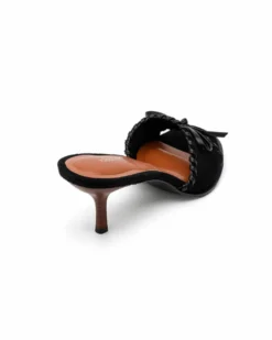 Liva details heel