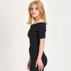 Melanie offshoulder