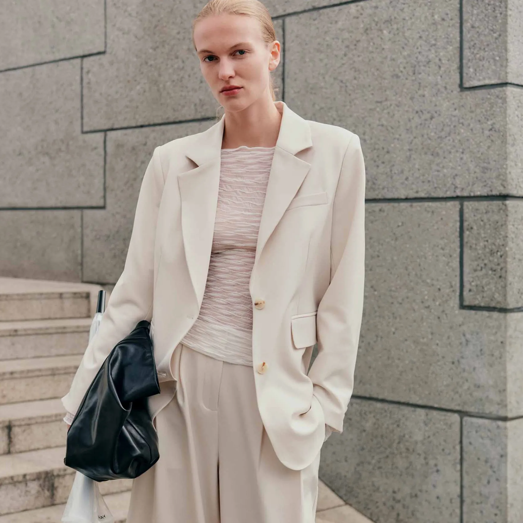 Vikaka back slit blazer